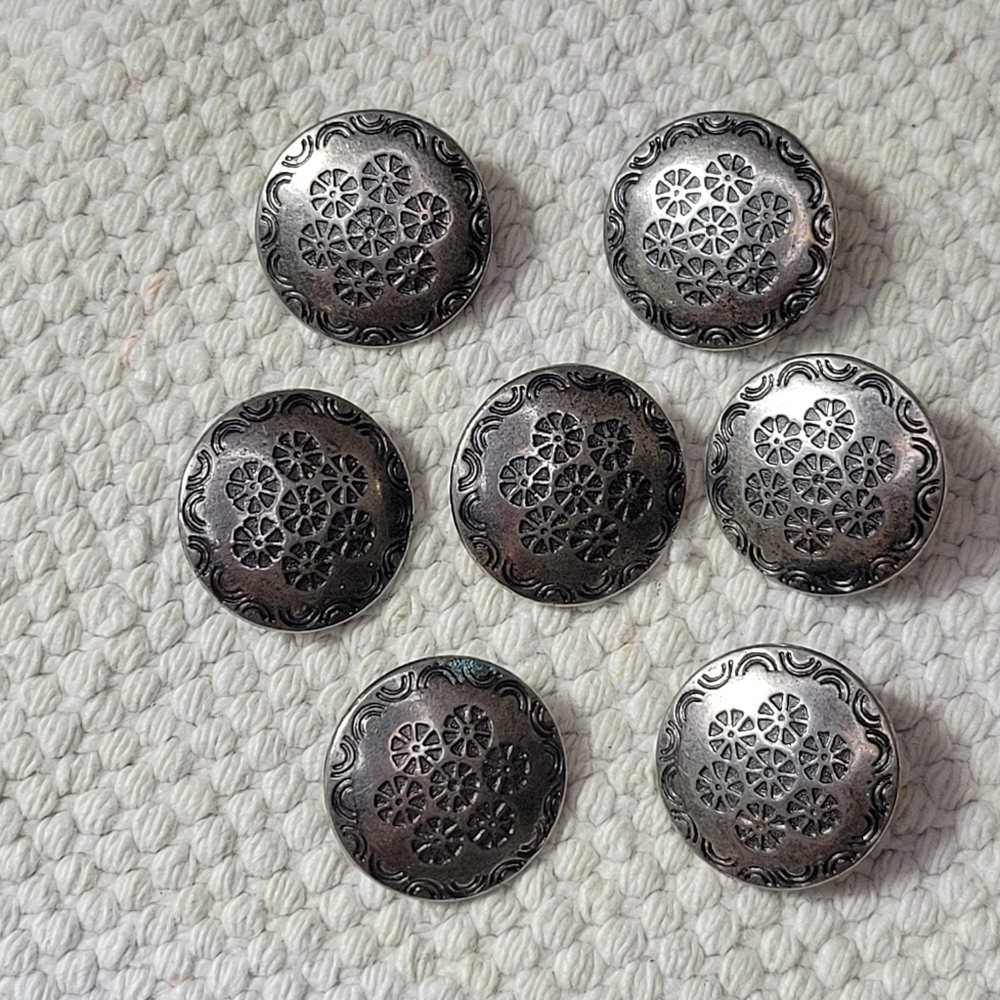 Vintage La Petite Floral Silvertone Metal 7 Shank Buttons  1/2”